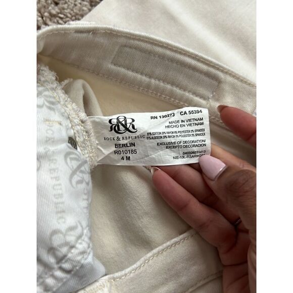 Rock & Republic Beige Berlin Light Wash Straight Skinny Jeans 4 M - Picture 4 of 5